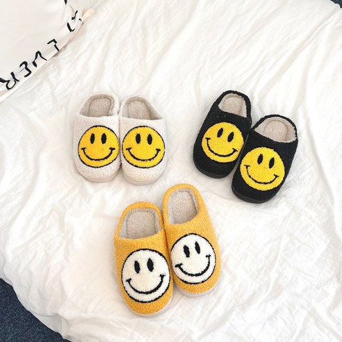 뽀글이 스마일 실내화 털 슬리퍼: 겨울철의 따뜻한 안식처