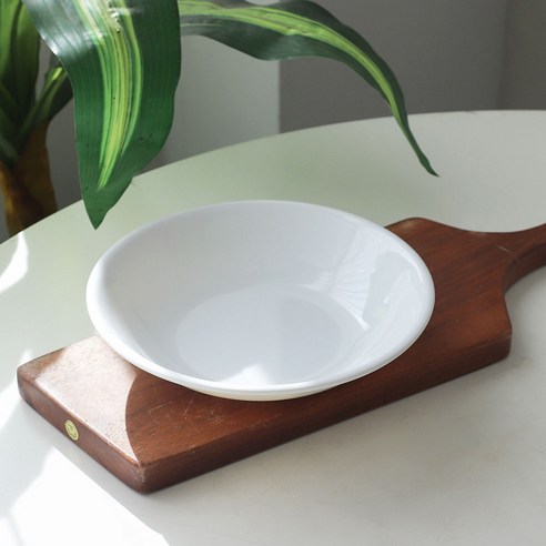 순백 멜라민 그릇으로 완성하는 품격 있는 식탁