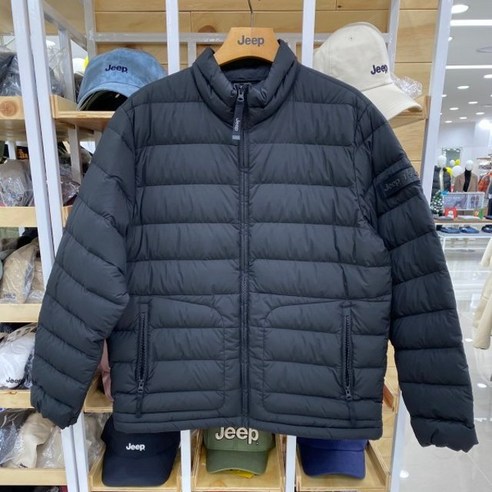 (지프불광점)한정 70%특가할인 *남여공용 경량 다운점퍼*<GL4JPU245>!!”></div>
<p> </p>
<div style='text-align: center;'>
<h1>(지프불광점)한정 70%특가할인 *남여공용 경량 다운점퍼*<GL4JPU245>!!</h1>
</div>
<p>지프패딩 </p>
<h3>지프불광점 한정 특가! 70% 할인받고 겨울을 준비하세요</h3>
<p>겨울철이 다가오면서 보온성이 뛰어난 패딩이 필수 아이템으로 자리 잡고 있습니다. 특히, 남녀 모두에게 적합한 경량 다운점퍼는 겨울 패션의 필수 요소로 부각되고 있습니다. 그렇다면 이번 시즌 주목받는 제품, 바로 “지프불광점 한정 70% 특가 할인” 중인 남녀공용 경량 다운점퍼(<GL4JPU245>)에 대해 알아보겠습니다.</p>
<h3>왜 경량 다운점퍼인가?</h3>
<p>경량 다운점퍼는 그 이름에서도 알 수 있듯이 무게가 가볍고 입었을 때의 착용감이 우수합니다. 무슨 말인가 하면, 겨울철에는 두터운 옷을 입어야 할 것 같은 압박감이 있지만, 경량 다운점퍼는 그런 부담 없이 따뜻함을 제공합니다. 특히, 외출 시 가벼운 옷차림을 원하는 사람들에게 안성맞춤이죠. </p>
<p>또한, 경량 다운점퍼는 컴팩트하게 접어서 가방에 넣을 수 있어 휴대성이 뛰어납니다. 여행이나 나들이를 자주가는 분들에게는 필수 아이템이라 할 수 있습니다. 가벼운 무게 덕분에 우비처럼 쉽게 챙겨 입기에도 좋습니다. </p>
<h3>지프 다운점퍼의 특징과 장점</h3>
<p>지프의 경량 다운점퍼(<GL4JPU245>)는 여러 장점으로 겨울철 패딩 시장에서 많은 사랑을 받고 있습니다. 그 중에서는 뛰어난 보온성과 세련된 디자인이 두드러집니다.</p>
<p>1. **보온성**: 이 제품은 우수한 보온성을 제공하는 다운 소재로 만들어져 있어, 추운 날씨 속에서도 따뜻하게 착용할 수 있습니다. 실제로 체온을 효과적으로 유지해주어 한겨울에도 걱정 없이 외출할 수 있습니다.</p>
<p>2. **스타일**: 패딩은 보통 부클럽한 외관으로 인해 스타일이 떨어지는 경향이 있지만, 지프의 다운점퍼는 세련된 디자인을 자랑합니다. 캐주얼부터 스마트 캐주얼까지 다양한 스타일에 잘 어울립니다. 색상 선택도 폭넓어 개인의 취향에 맞는 제품을 고를 수 있습니다.</p>
<p>3. **착용감**: 착용 시 체형에 맞게 잘 늘어나고 가벼운 무게 덕분에 하루 종일 착용해도 불편함이 없습니다. 이건 정말 중요한 포인트죠! </p>
<p>4. **내구성**: 질 좋은 소재와 꼼꼼한 마감 처리 덕분에 오랜 기간 사용할 수 있습니다. 겨울마다 꺼내 입을 수 있는 아이템이므로 가성비가 매우 높습니다.</p>
<h3>할인 혜택을 놓치지 마세요!</h3>
<p>지금 지프불광점에서는 이 멋진 경량 다운점퍼를 한정적으로 70% 할인된 가격에 제공합니다. 여러분도 아마 이런 기회를 쉽게 놓치고 싶지 않을 겁니다. 겨울을 맞아 새로운 패딩이 필요하다면, 이 기회를 통해 저렴하게 구매하는 것이 현명한 선택이 될 것입니다.</p>
<p>할인된 가격으로 패딩을 구입할 수 있다는 것은 분명 매력적이지 않나요? 겨울에 따뜻함과 스타일을 모두 생각한다면, 이 특별 할인은 절대 놓치지 말아야 할 기회입니다. </p>
<h3>어떻게 구매하나요?</h3>
<p>구매 방법은 간단합니다! 지프불광점의 공식 홈페이지나 매장에 방문하여 직접 확인해 보세요. 온라인 쇼핑을 선호하는 경우, 모바일이나 PC를 통해 쉽게 주문할 수 있습니다. 제품의 상세 정보와 다른 고객들의 리뷰를 참고하면 구매에 도움이 될 것입니다. </p>
<p>또한, 직접 매장에서 착용해 보면서 자신에게 맞는 사이즈를 확인하는 것도 좋은 방법입니다. 여유 있는 시간을 가지고 다양한 스타일을 착용해 보며 선택해 보세요.</p>
<h3>마무리하며</h3>
<p>겨울철에는 따뜻함과 스타일을 모두 고려해야 합니다. 지프의 남녀공용 경량 다운점퍼(<GL4JPU245>)는 그러한 요구를 충족하면서도 한정 할인 혜택을 통해 착한 가격에 만날 수 있습니다. 이제는 더 이상 고민할 필요 없습니다. 올겨울은 따뜻하고 세련되게 보내세요! </p>
<p>지금처럼 할인된 기회를 활용해 보세요. 겨울철 패션의 소중한 아이템이 될 것입니다. 이 멋진 다운점퍼, 여러분의 겨울을 더욱 따뜻하게 만들어 줄 것입니다.  </p>
<div class=