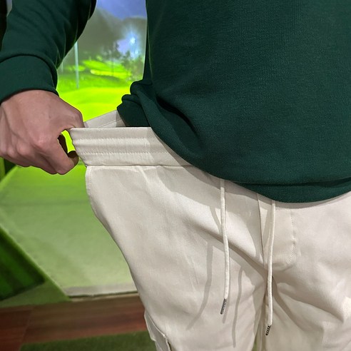 필드를 누비는 자유로움, 스타일리시한 골프 조거팬츠