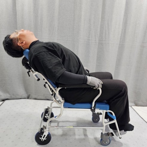 존엄을 지키는 편안함, 노인 환자 맞춤형 이동식 목욕 의자