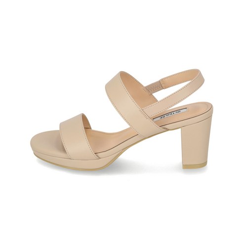 발끝까지 우아하게, 엘칸토 가보시힐 샌들로 여름날의 자신감을 완성하세요.