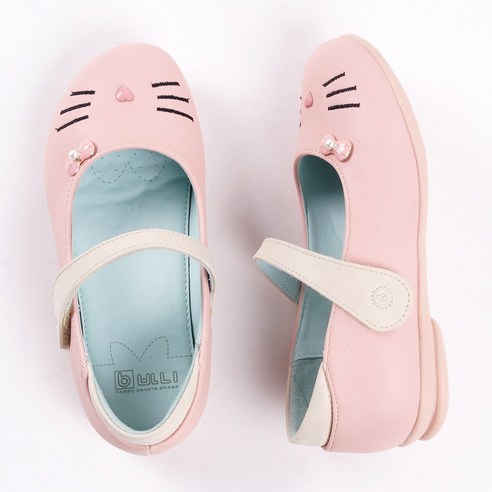 소녀들의 발걸음을 가볍게 하는 Bany 플랫슈즈