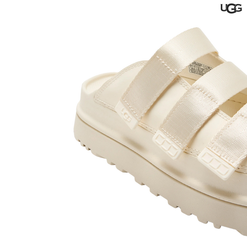 황홀한 여름, UGG 골든글로우 슬라이드 샌들과 함께