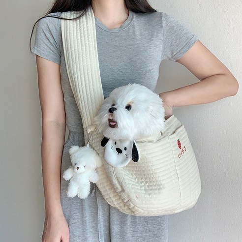 떨샵 강아지 슬링백 딸기자수 포대기가방 반려견 산책가방 이동가방, 1개