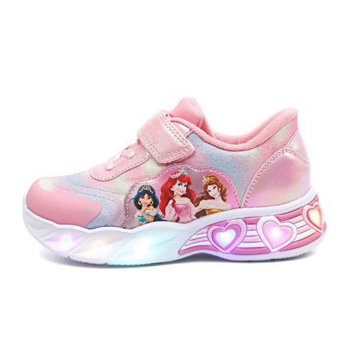 아이들의 꿈을 밝히는 마법 같은 신발