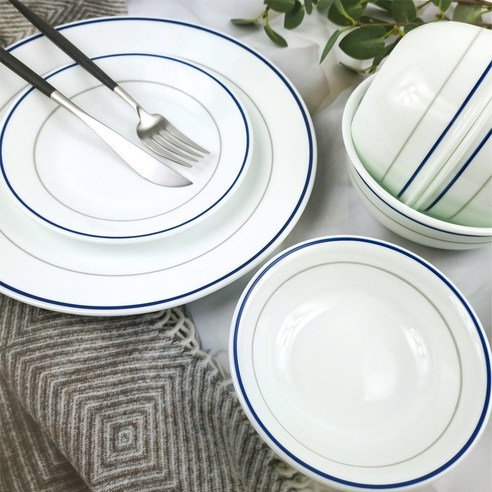 섬세한 푸른빛으로 식탁을 물들이는 ****** 더블링 블루 2인 9P 그릇 세트