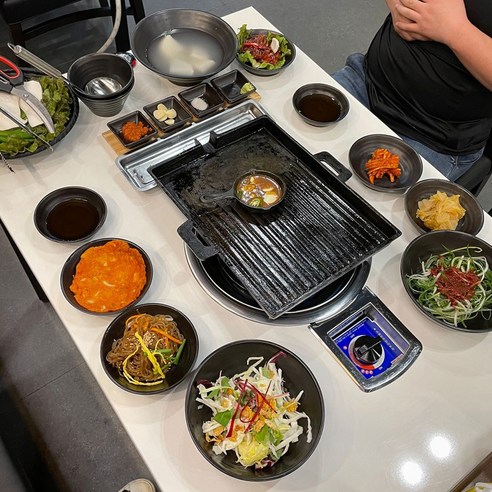 전통 무쇠의 깊은 풍미, 청주금속주물 사각 고기불판으로 완성하세요