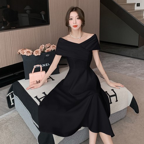 우아함과 편안함이 공존하는 다재다능한 드레스