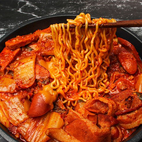 햄 폭탄 부대볶음으로 간편하고 맛있는 저녁 해결!