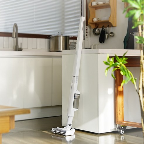 가볍고 강한 흡입력의 무선 진공청소기