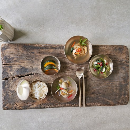 전통과 현대의 조화, 고품질 유기 소재, 실용성과 세련된 디자인