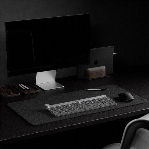 감성적인 디자인과 실용성을 겸비한 Ekeepment 펠트 데스크매트로 책상을 바꿔보세요.