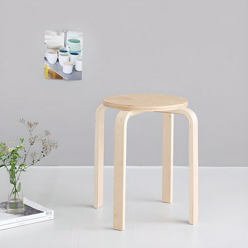 공간에 스며드는 자연스러움, 마켓비 OLIVER 스툴 버치: 일상에 온기를 더하다 나무의자