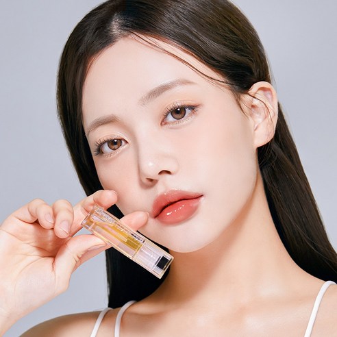 보습하고 빛나는 매혹적인 입술을 위한 필수 립 오일