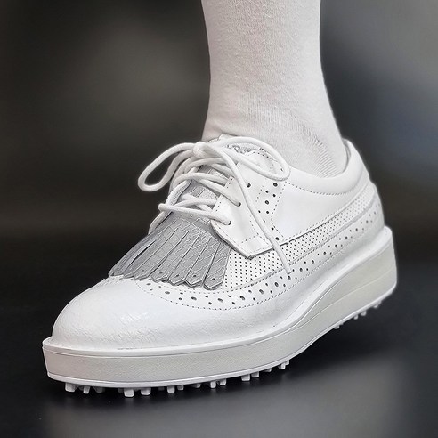 필드를 빛낼 우아한 스윙, 클래식 소가죽 테슬 골프화의 매력 여성키높이골프화