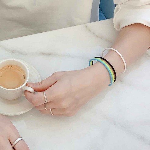 툭 끊어지는 머리끈, 이젠 안녕! 쫀쫀함으로 하루 종일 깔끔한 스타일 완성하는 비법 실리콘머리끈