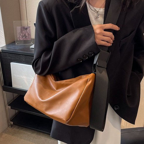 가죽 데일리백 레더 퀼팅 체인 보부상 가방 숄더 오버사이즈 데일리 짜임 백 구름 직장인 우주의보부상 가죽 데일리백 레더 퀼팅 체인 보부상 가방 숄더 오버사이즈 데일리 짜임 백 구름 직장인 우주의보부상