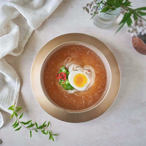 전통과 현대의 조화, 광명유기 방짜유기로 식탁의 품격을 높이다.