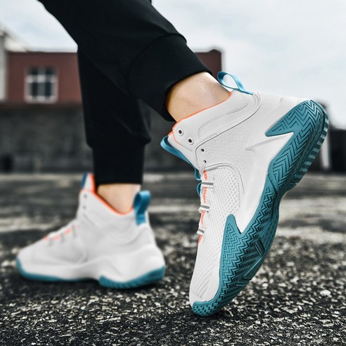 화려한 스타일과 탁월한 기능성의 멀티 스포츠 신발