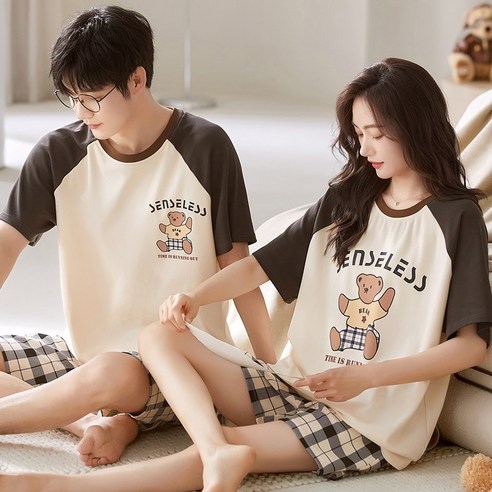 편안하고 스타일리시한 커플 홈웨어