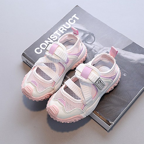 시원하고 안전하게, 여름날 우리 아이 발을 지켜줄 키즈트리 메쉬 샌들 운동화