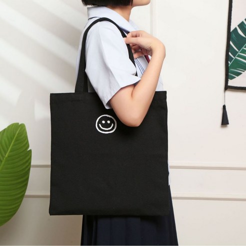밝은 미소와 스타일을 한 번에 선사하는 스타일라이즈 스마일 캔버스 에코백