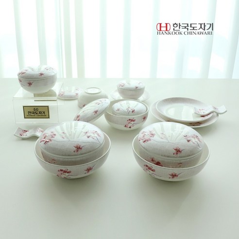 우아함과 실용성을 겸비한 2인용 본차이나 식기세트