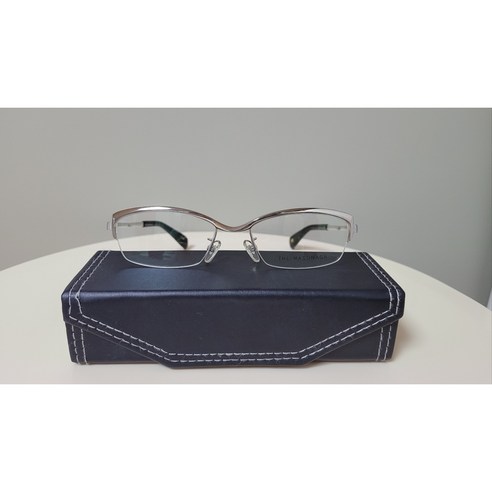 세월을 초월하는 가치, 마수나가 M5002 티타늄 안경