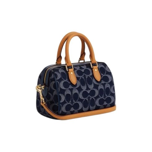 작은 가방 하나로 완성하는 데일리 스타일, 코치 로완 미니 보스턴백