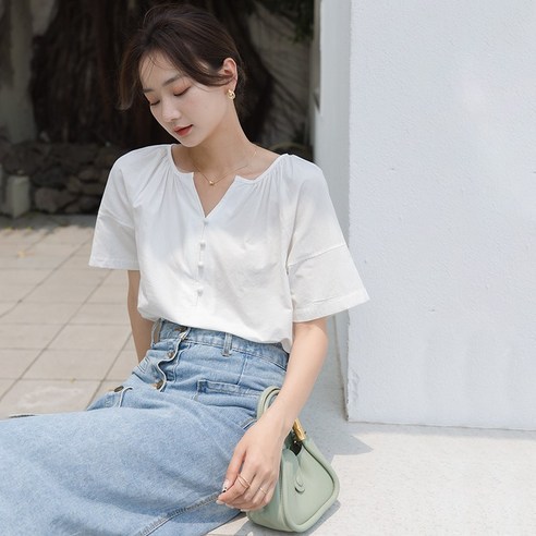 SU 새로운 블루 V 넥 셔츠 여성 여름 디자인 틈새 반팔 셔츠 한국어 스타일 느슨한 모든 일치