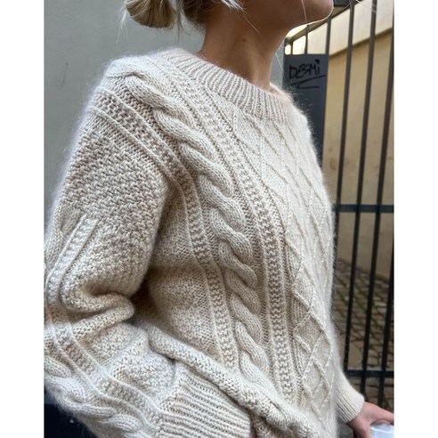 일상에 행복을 더하는 포근한 모비 스웨터 쁘띠니트