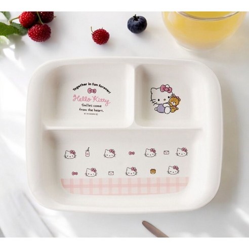 사랑스러운 헬로키티와 함께하는 즐거운 식사 시간!