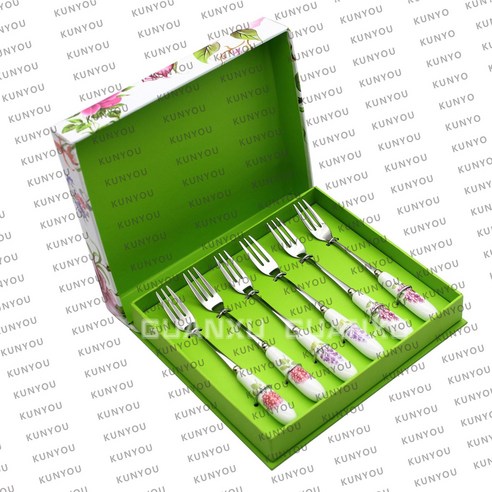 영국 정원의 아름다움을 당신의 티타임에 담다