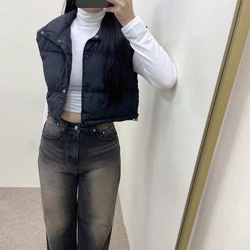 다양한 색상과 저렴한 가격으로 여성들을 위한 스타일리시한 숏 하이넥 패딩조끼