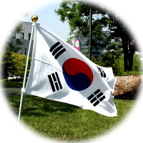 바람결에 휘날리는 애국심, 가자데코 회전깃대 태극기로 완성하세요.