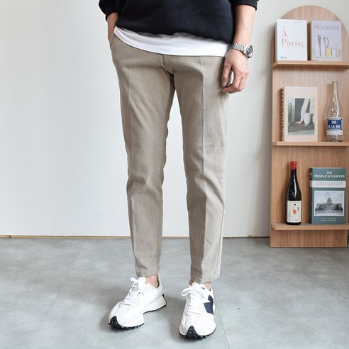 겨울철의 편안함과 세련함을 위한 필수품: 뉴에스지 코드 양기모 테이퍼드 반밴딩 팬츠