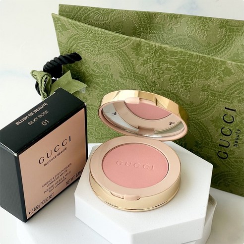 구찌 블러쉬 드 보떼 실키 로즈: 당신의 뺨에 피어나는 우아한 장미빛 생기 구찌블러셔 구찌 블러쉬 드 보떼 실키 로즈: 당신의 뺨에 피어나는 우아한 장미빛 생기 구찌블러셔