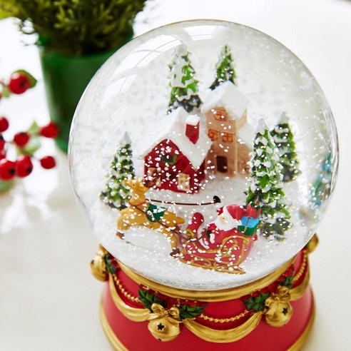 크리스마스의 설렘을 담은 작은 세계, 모던하우스 산타마을 뮤직워터볼