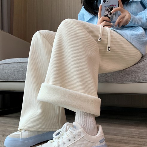 포근함과 스타일을 한 번에! 벨르엘르 기모 골덴 와이드 밴딩 팬츠로 겨울 스타일 완성!