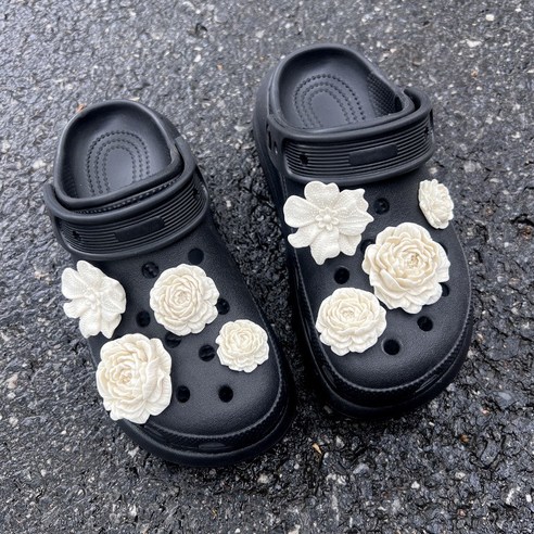 ✨ 밋밋한 신발에 생기를 불어넣다! 화이트 아잘리아 신발 파츠로 나만의 개성 연출하기 🌸 크록스지비츠꽃