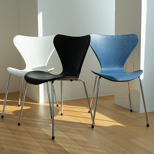 공간에 푸른 감성을 더하는 포블리스 세븐 체어