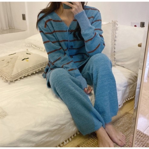 포근한 휴식, 러빙 스트라이프 젤라또피케 파자마 세트와 함께 달콤한 시간을 선물하세요.