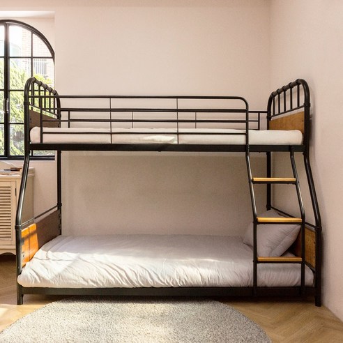 좁은 공간, 꿈은 넓게! 일루일루 2층침대로 기숙사 생활의 로망을 현실로.