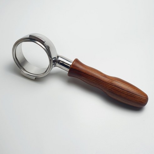 바텀리스 포터필터로 채널링을 방지하고 커피의 진정한 맛을 끌어내세요.