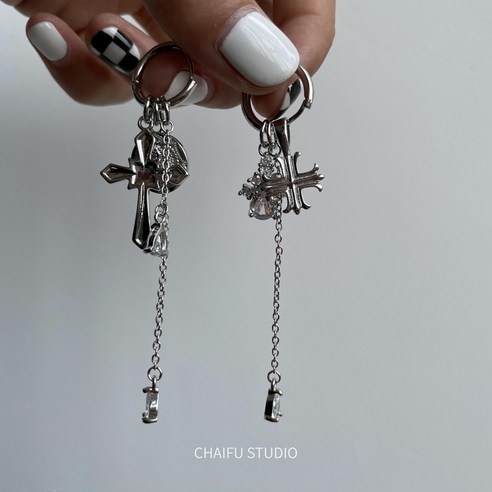 키프 잡화점/R950 토쿠펑크 트렌드 비대칭 십자가 태슬 지르코니아 귀걸이