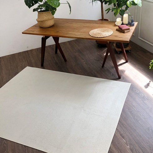 포근함과 스타일을 모두 갖춘 사계절 러그