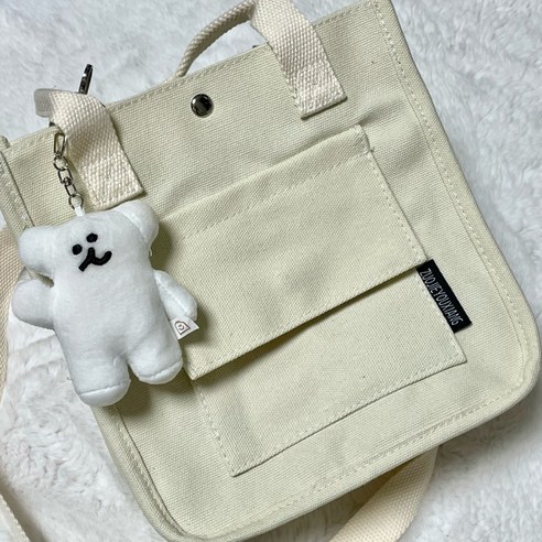 현대적 감성과 실용성을 결합한 유니즈 캔버스 크로스백