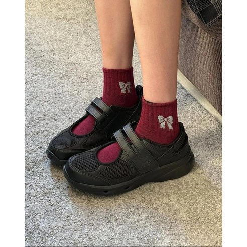 발 편한 여름, 스타일까지 책임지는 뉴발란스 브리즈 메리제인 샌들