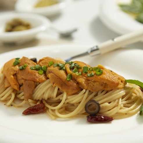 청정 바다에서 채취한 신선한 성게알, 깊고 풍부한 맛과 건강한 영양가